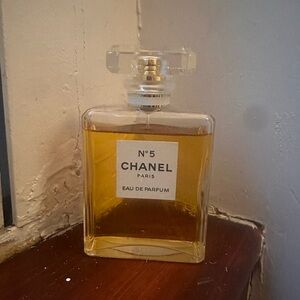 CHANEL No. 5 Eau de Parfum - Amber Elegance